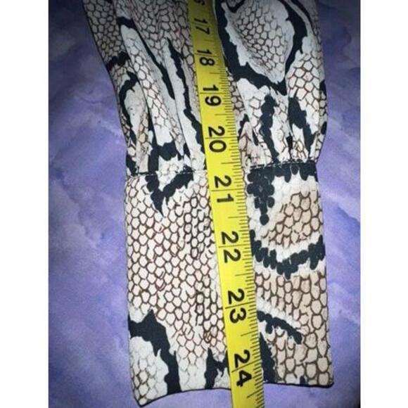 Cabi Serpentine Snakeskin Size Small Print Blouse - Picture 7 of 7